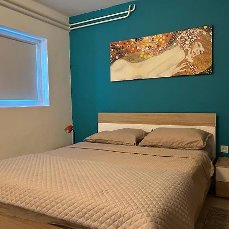 Peaceful Apartment With Patio Ρόβινι Εξωτερικό φωτογραφία
