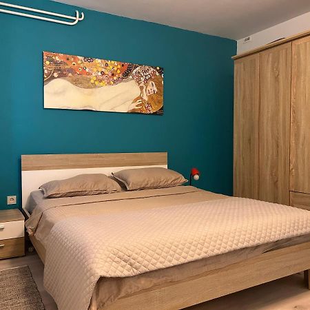 Peaceful Apartment With Patio Ρόβινι Εξωτερικό φωτογραφία