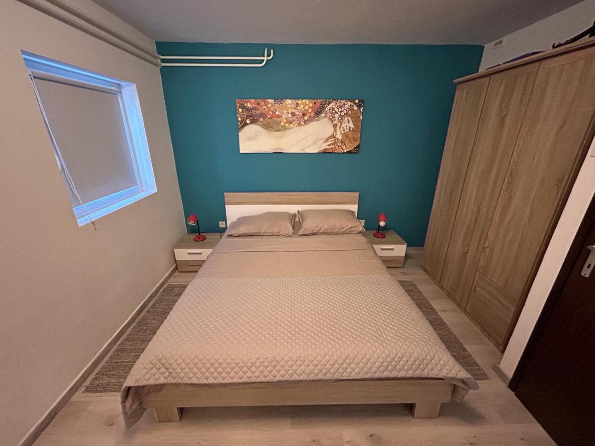 Peaceful Apartment With Patio Ρόβινι Εξωτερικό φωτογραφία