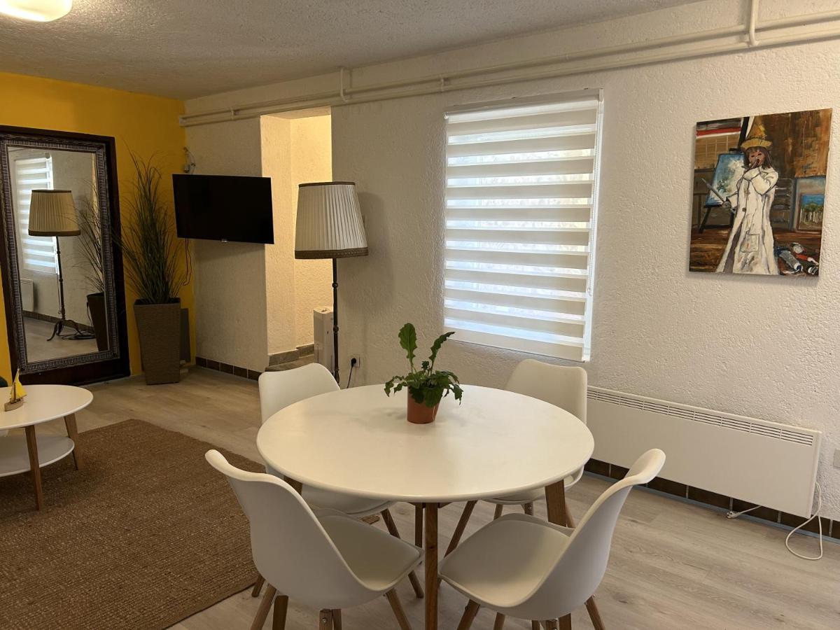 Peaceful Apartment With Patio Ρόβινι Εξωτερικό φωτογραφία