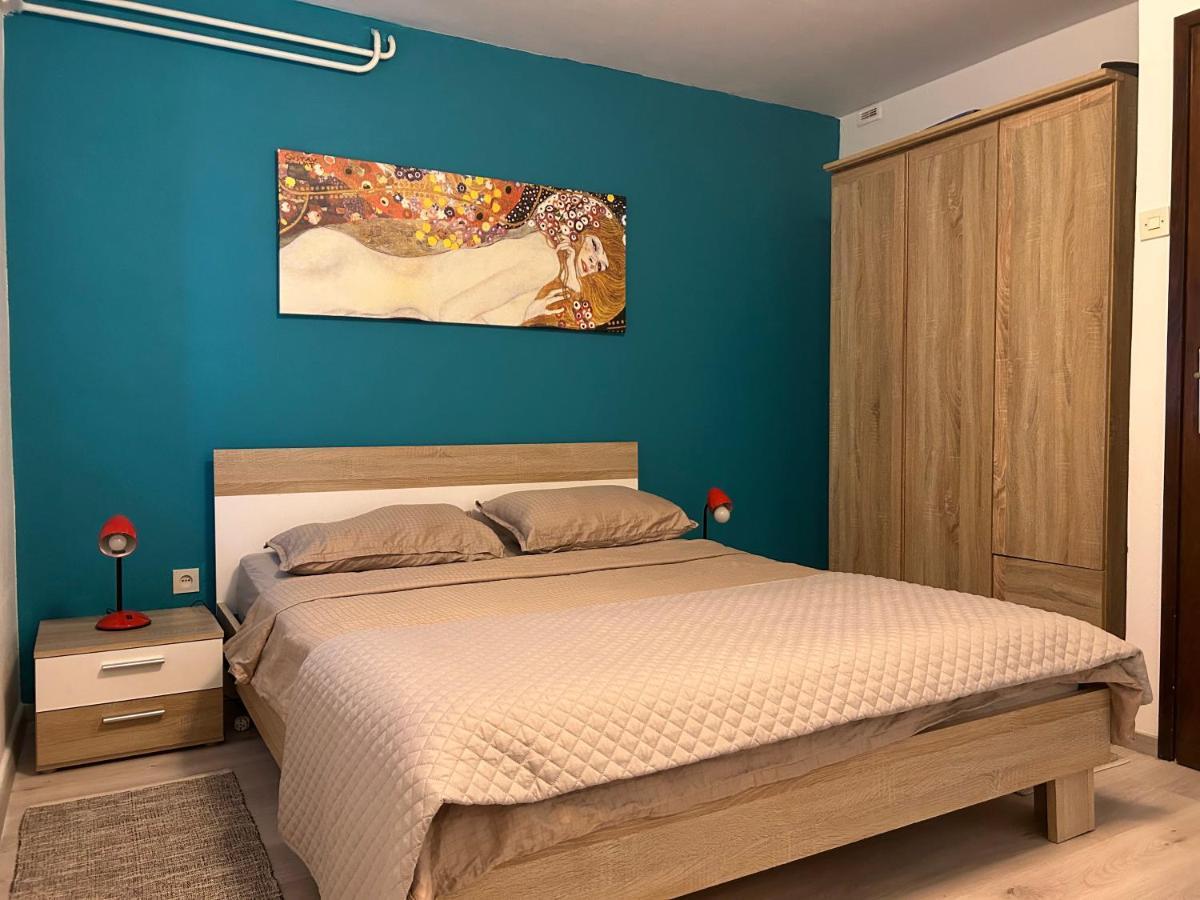 Peaceful Apartment With Patio Ρόβινι Εξωτερικό φωτογραφία