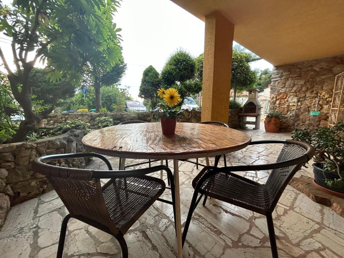 Peaceful Apartment With Patio Ρόβινι Εξωτερικό φωτογραφία
