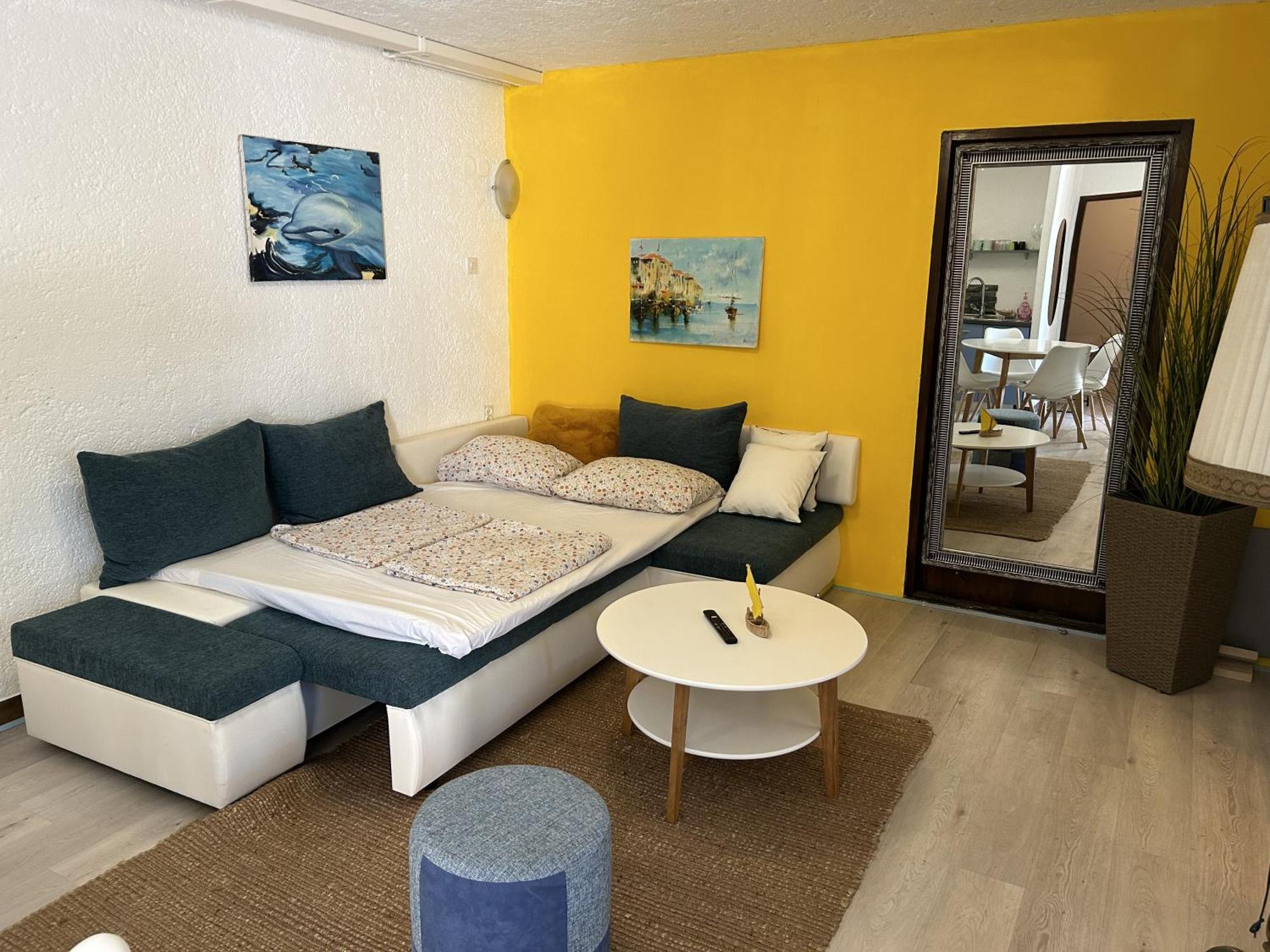 Peaceful Apartment With Patio Ρόβινι Εξωτερικό φωτογραφία